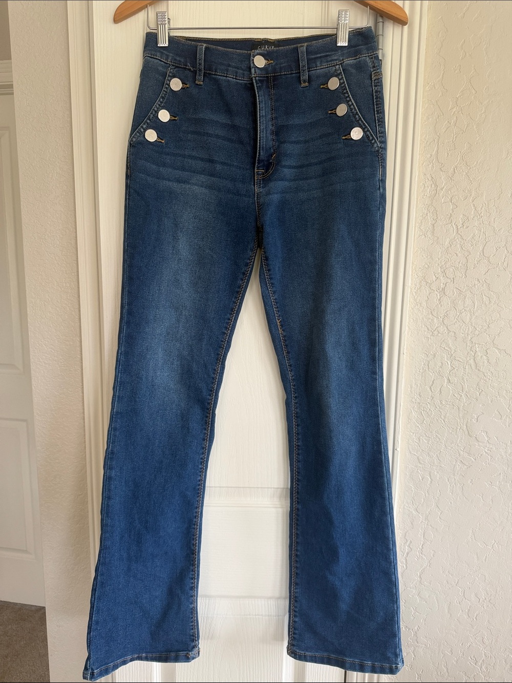 Curve Appeal Women's Jeans with Decorative Buttons Size 6.